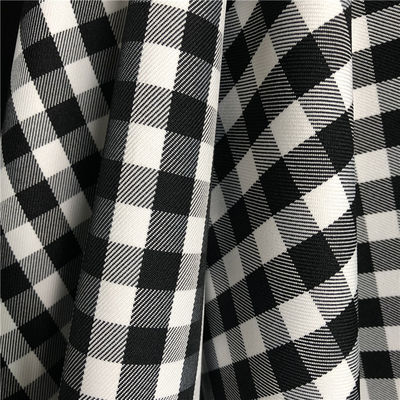 TWILL 300D 染色したポリエステル繊維 黒と白のチェック織物 トウィル布 57/58